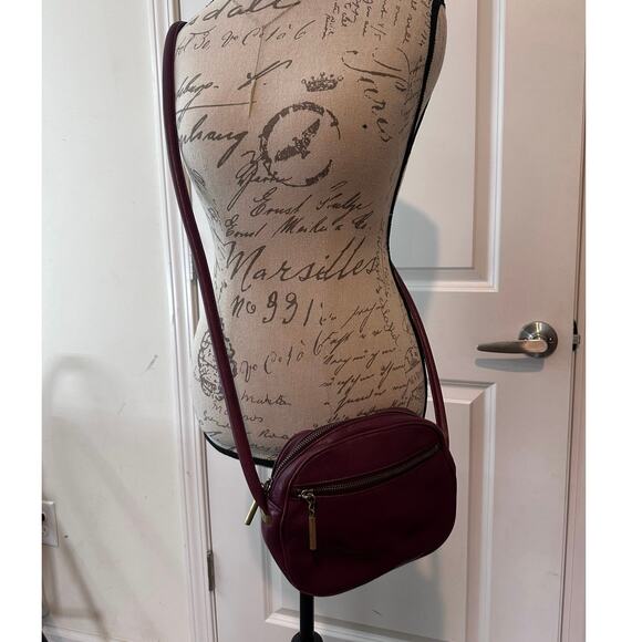 Vintage Etienne Aigner burgundy Crossbody Leather Camera Bag Style Purse Brass - Picture 10 of 10